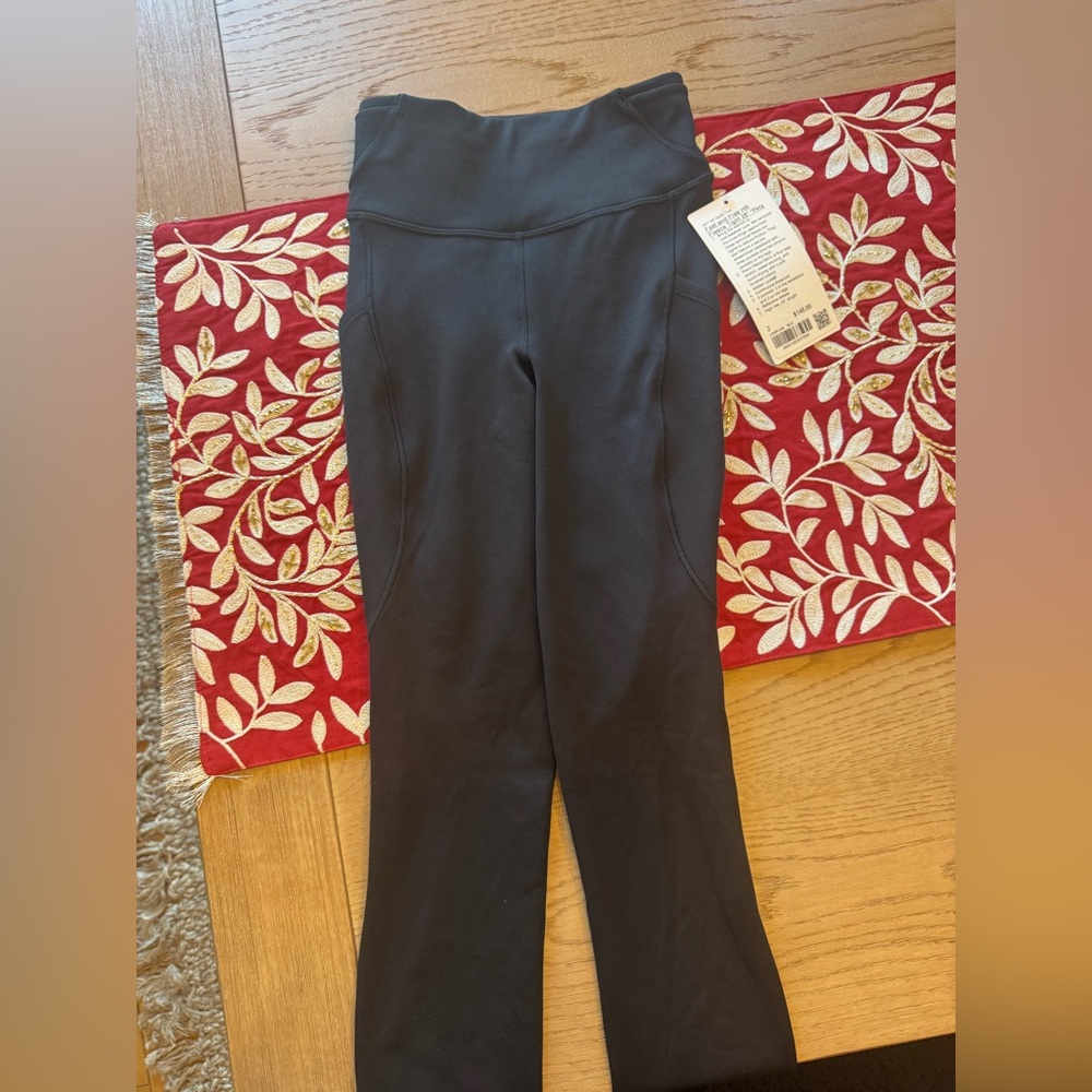 Lululemon Fast & Free fleece tights
Size 2